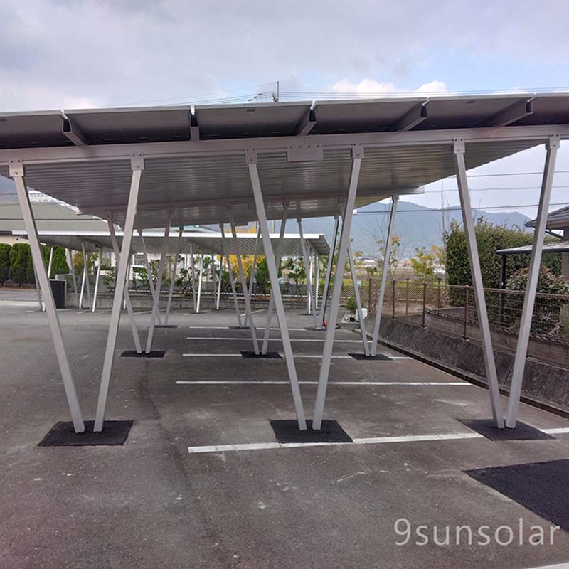 Sfruttare l'energia solare: i vantaggi dei sistemi fotovoltaici per carport nei parcheggi
